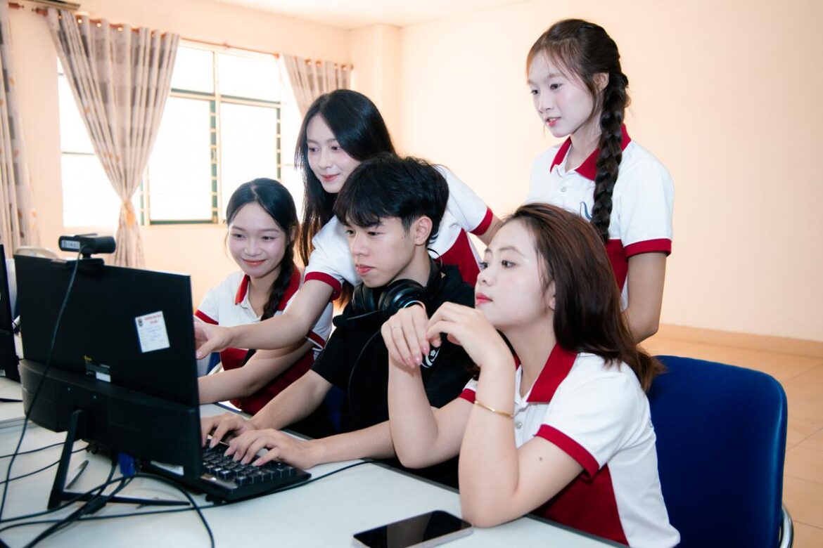 Chương trình đào tạo trình độ đại học, cao đẳng năm 2022