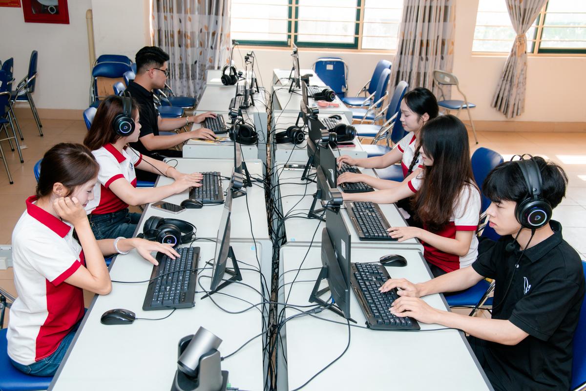 Cán bộ, giảng viên Trường Đại học Tây Bắc