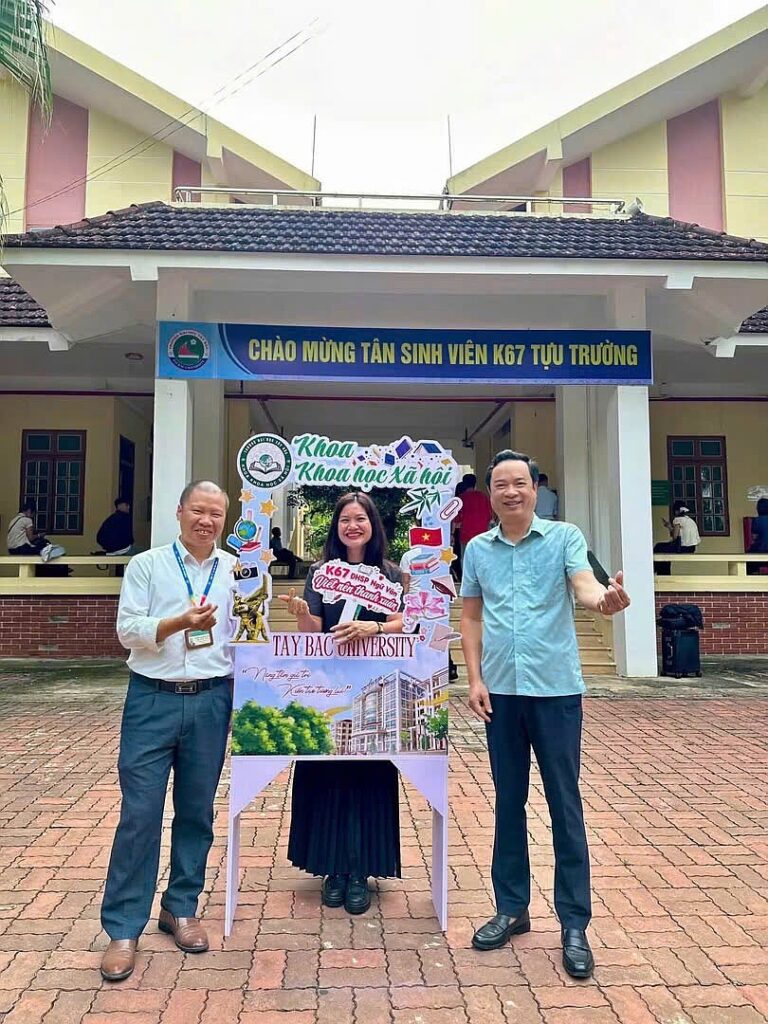 Rộn ràng ngày hội đón tân sinh viên K67 của Trường Đại học Tây Bắc
