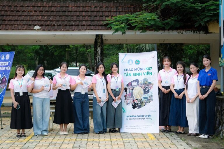 Rộn ràng ngày hội đón tân sinh viên K67 của Trường Đại học Tây Bắc