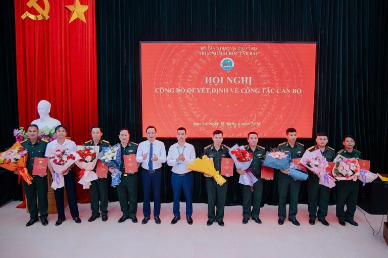 Trường Đại học Tây Bắc công bố các Quyết định về công tác cán bộ đối với Khoa Cơ sở và Trung tâm Giáo dục Quốc phòng An ninh