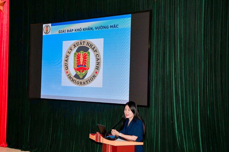 Trường Đại học Tây Bắc phối hợp tổ chức Hội nghị tuyên truyền các quy định về quản lý xuất nhập cảnh