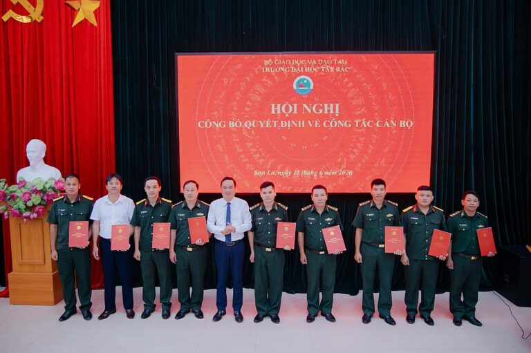 Trường Đại học Tây Bắc công bố các Quyết định về công tác cán bộ đối với Khoa Cơ sở và Trung tâm Giáo dục Quốc phòng An ninh