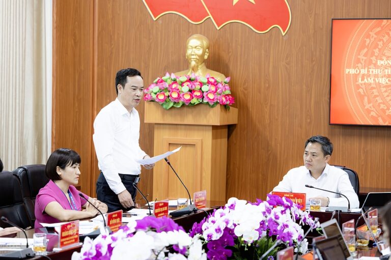 Chủ tịch UBND tỉnh Sơn La làm việc với Trường Đại học Tây Bắc