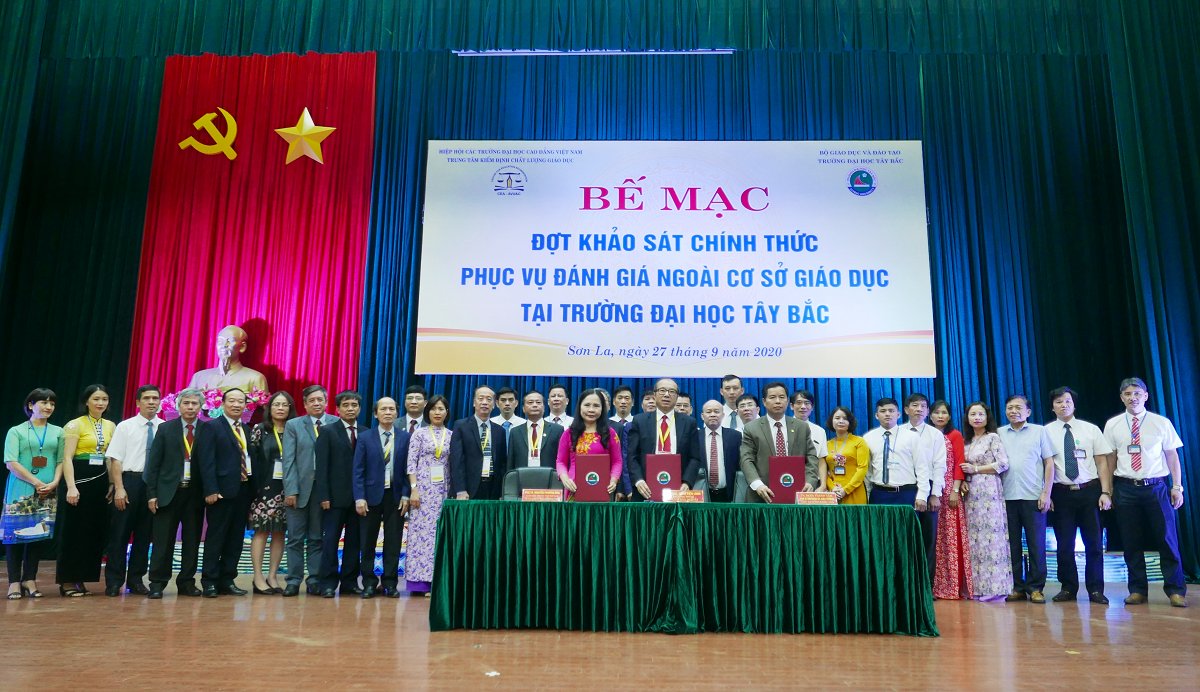 Bế mạc đợt khảo sát chính thức của Đoàn chuyên gia đánh giá ngoài tại Trường Đại học Tây Bắc
