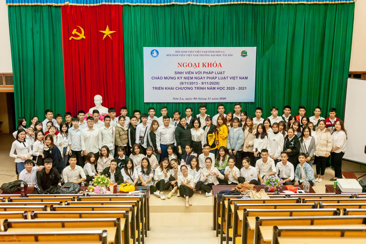 Hội sinh viên tổ chức chương trình ngoại khóa “Sinh viên với pháp luật chào mừng kỷ niệm ngày Pháp luật Việt Nam (09/11/2013 – 09/11/2020)