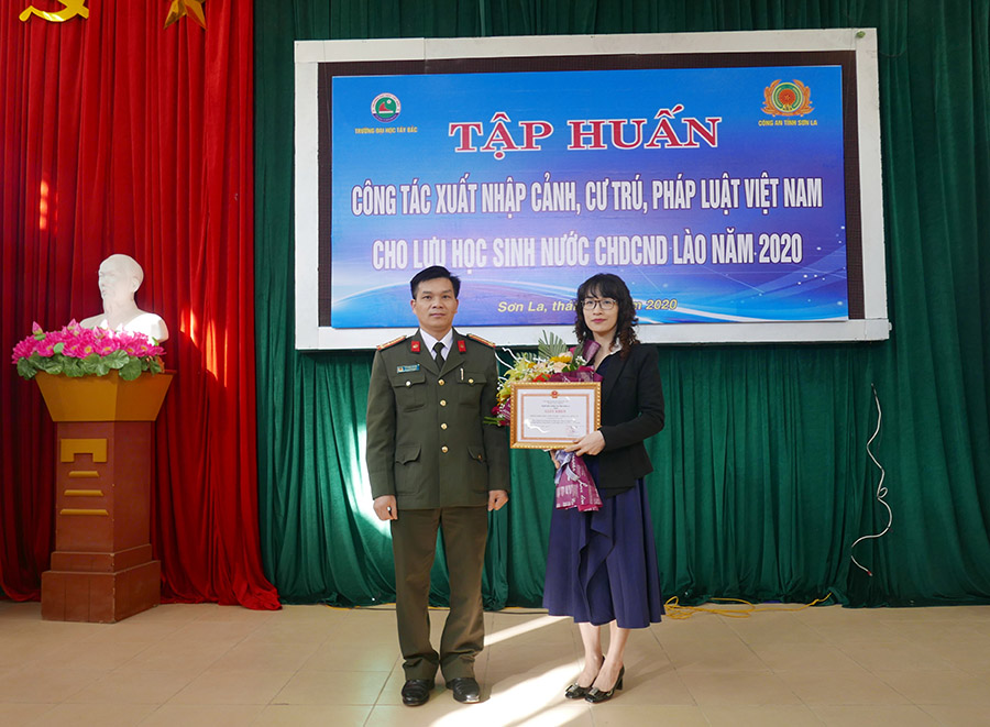 Khai mạc tập huấn công tác xuất nhập cảnh, cư trú, pháp luật Việt Nam cho Lưu học sinh nước CHDCND Lào năm 2020