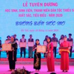 Sinh viên Trường Đại học Tây Bắc tham dự Lễ Tuyên dương học sinh, sinh thiểu số xuất sắc, tiêu biểu năm 2020
