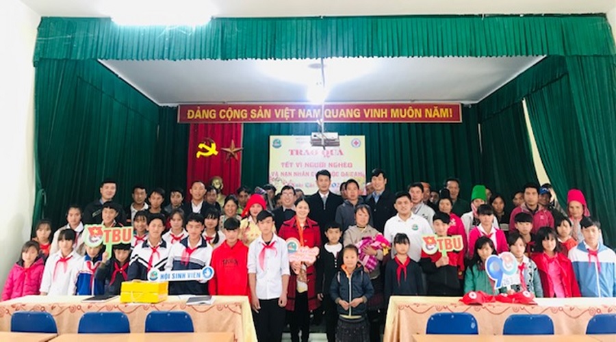 Chương trình “Tết vì người nghèo và nạn nhân chất độc da cam – Xuân Tân Sửu 2021” tại xã Chiềng Muôn, huyện Mường La, tỉnh Sơn La