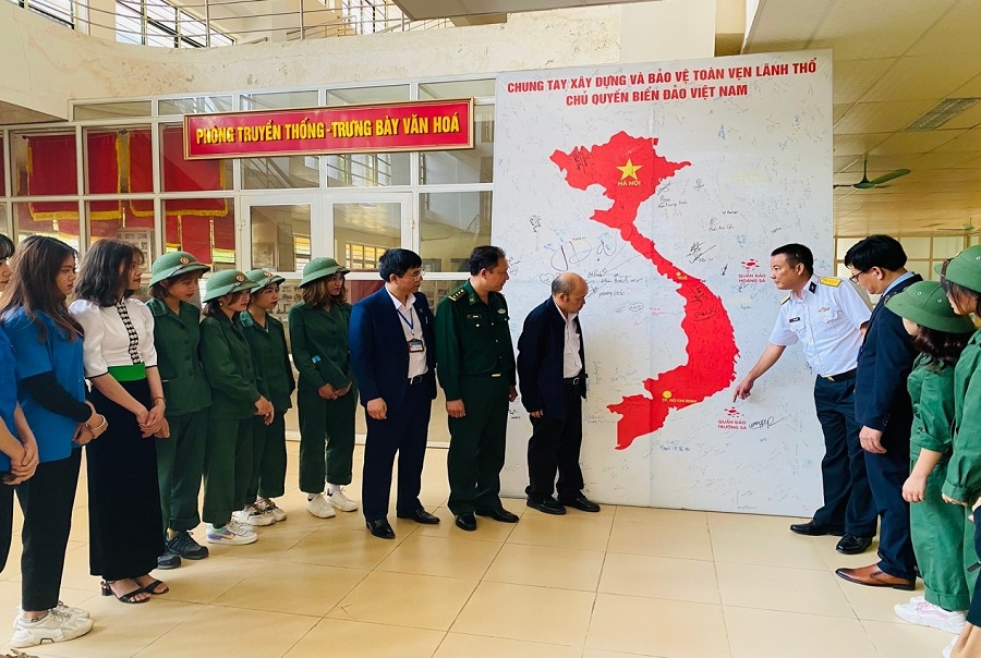 Chương trình tuyên truyền biển, đảo năm 2021 của Đảng bộ Trường Đại học Tây Bắc