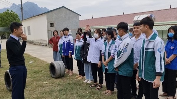 Bộ môn Vật lý, Khoa Khoa học Tự nhiên – Công nghệ phối hợp tổ chức hoạt động dạy học tại Trường THPT Mường Bú, huyện Mường La, tỉnh Sơn La
