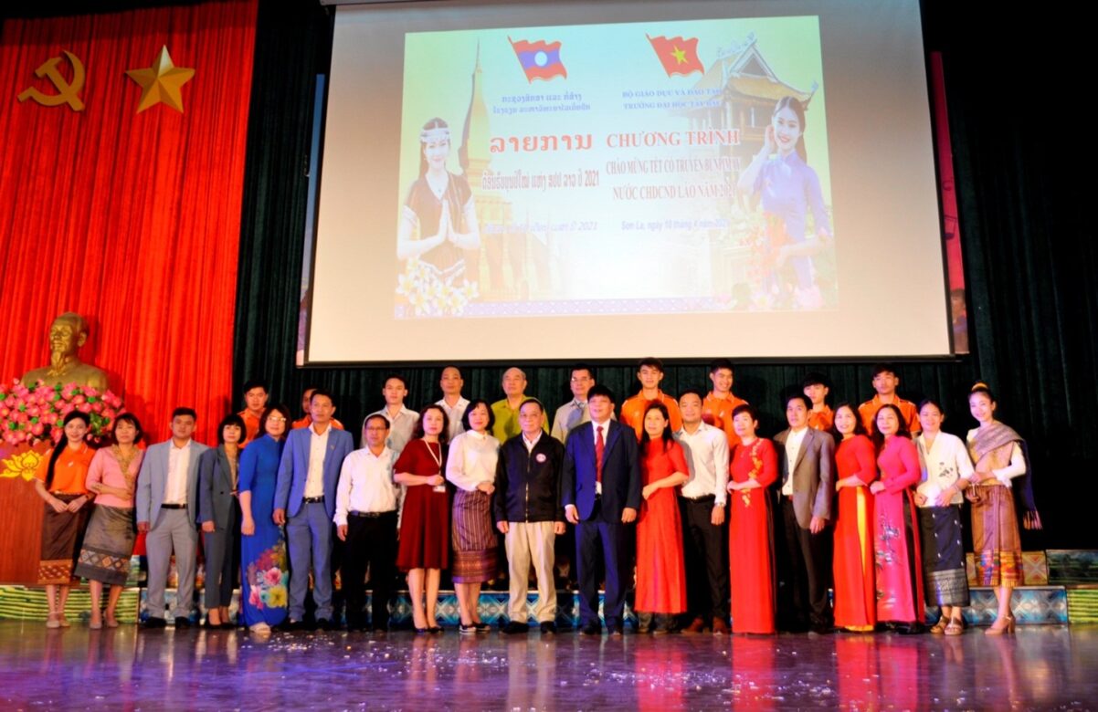 Trường Đại học Tây Bắc tổ chức đón tết Bun Pi May cho Lưu học sinh nước Cộng hòa Dân chủ Nhân dân Lào