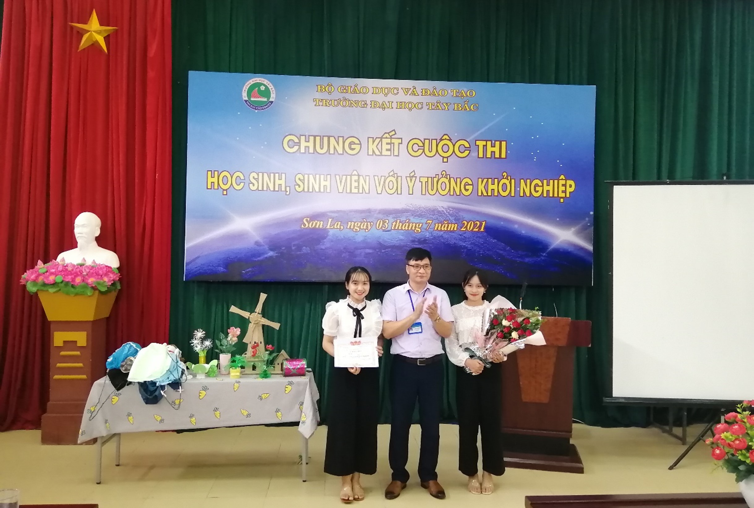 Chung kết cuộc thi học sinh, sinh viên với ý tưởng khởi nghiệp năm 2021 tại Trường Đại học Tây Bắc