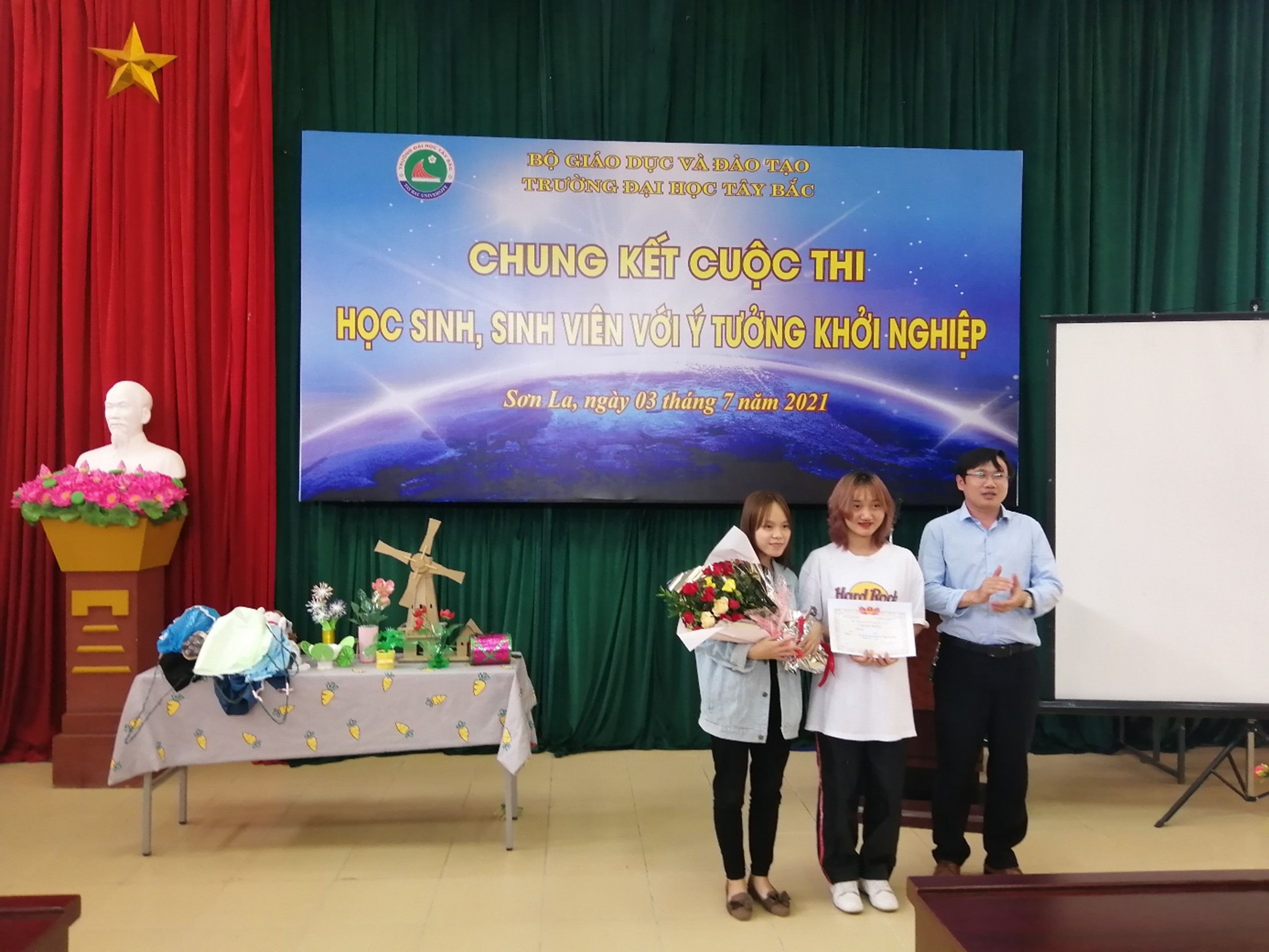 Chung kết cuộc thi học sinh, sinh viên với ý tưởng khởi nghiệp năm 2021 tại Trường Đại học Tây Bắc
