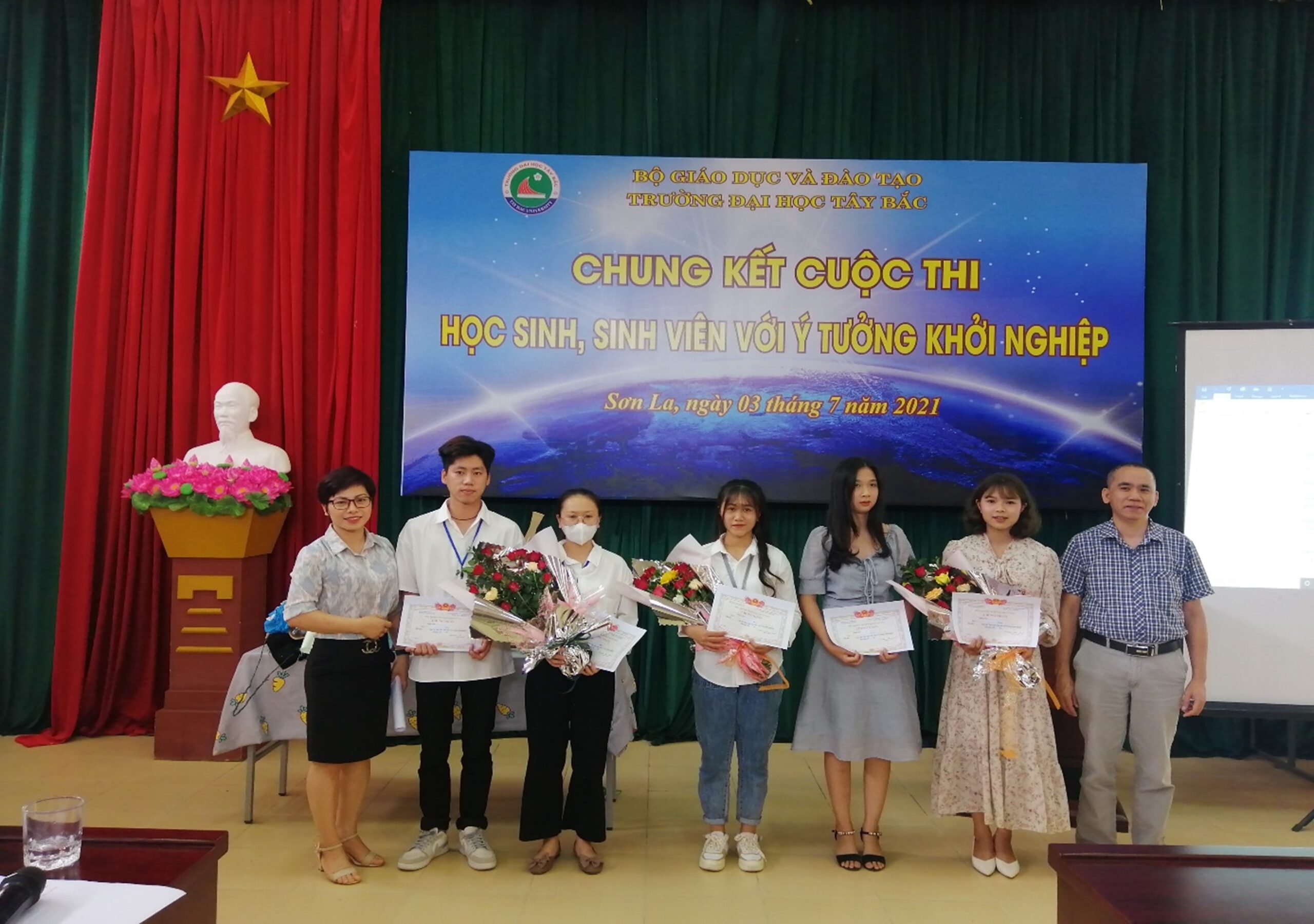 Chung kết cuộc thi học sinh, sinh viên với ý tưởng khởi nghiệp năm 2021 tại Trường Đại học Tây Bắc