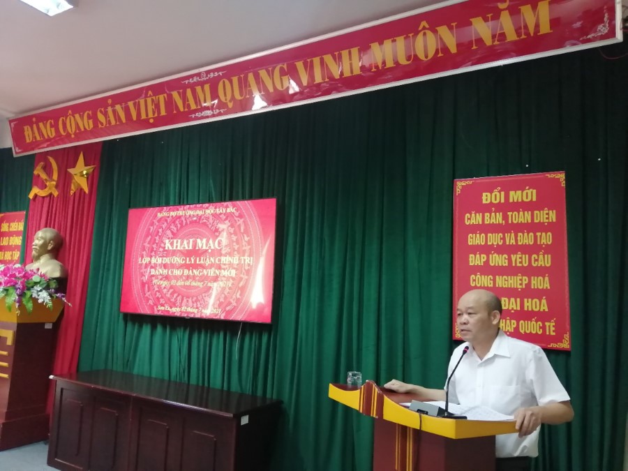 Khai mạc lớp bồi dưỡng lý luận chính trị dành cho đảng viên mới năm 2021 tại Trường Đại học Tây Bắc