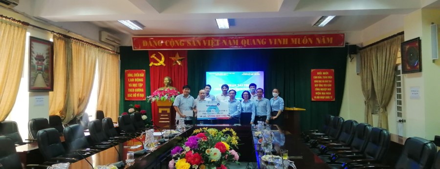 VietinBank Sơn La tài trợ phòng, chống dịch Covid-19 cho Trường Đại học Tây Bắc
