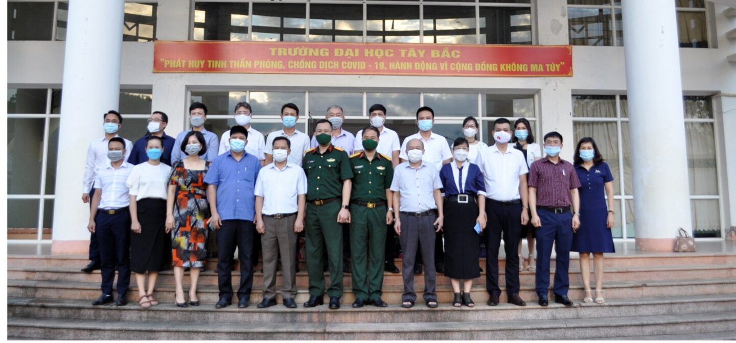 Hội nghị kí kết thỏa thuận hợp tác giữa Trường Đại học Tây Bắc và Viettel Sơn La