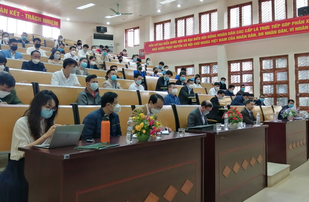 Đại diện lãnh đạo Sở Giáo dục và Đào tạo, Sở Ngoại vụ tỉnh Sơn La đối thoại trực tiếp với lưu học sinh Lào đang học tập tại Trường Đại học Tây Bắc