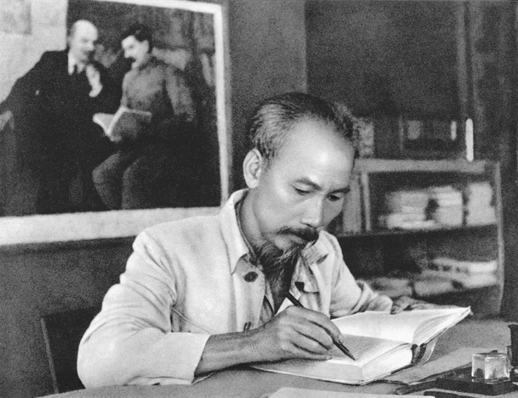 Quan điểm của chủ tịch Hồ Chí Minh về “học đi đôi với hành”