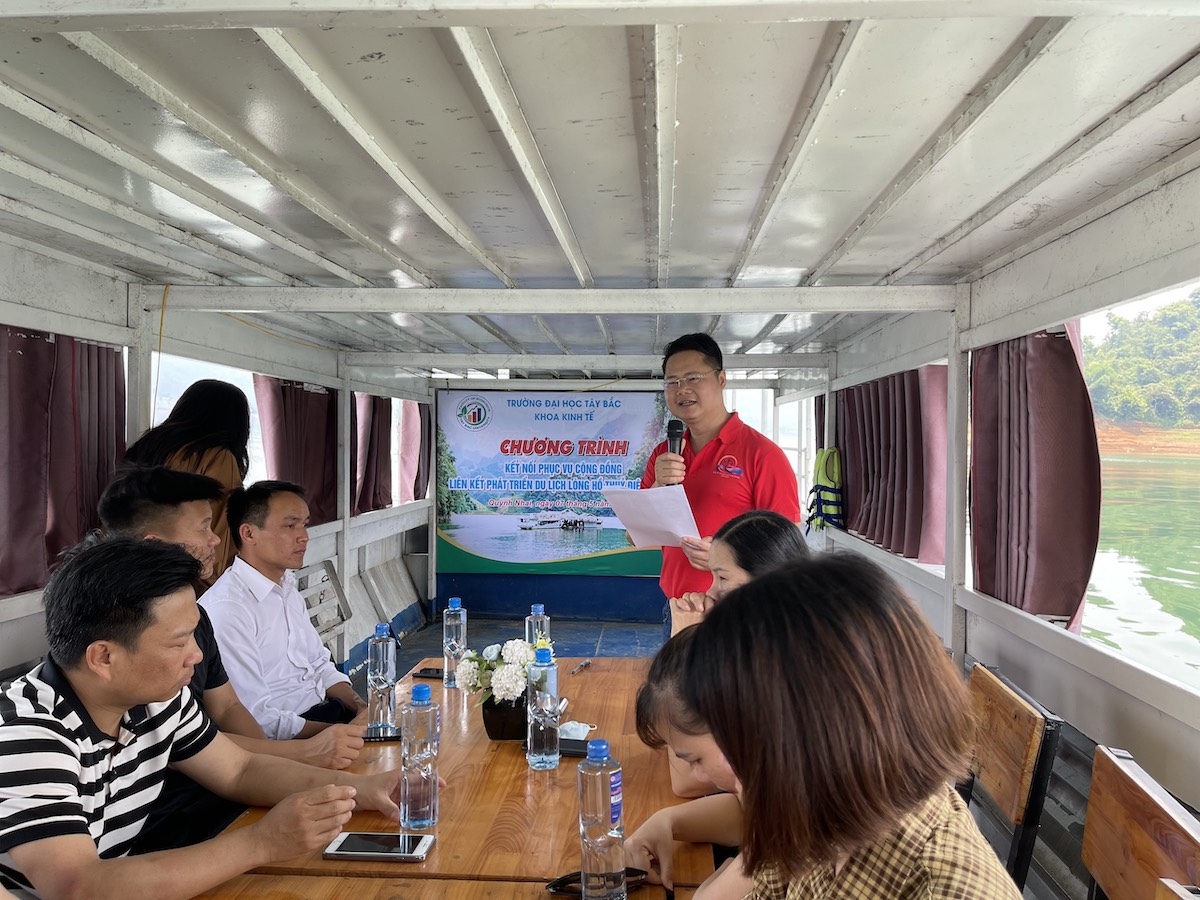 Khoa Kinh tế tổ chức hoạt động kết nối và phục vụ cộng đồng năm học 2021 - 2022