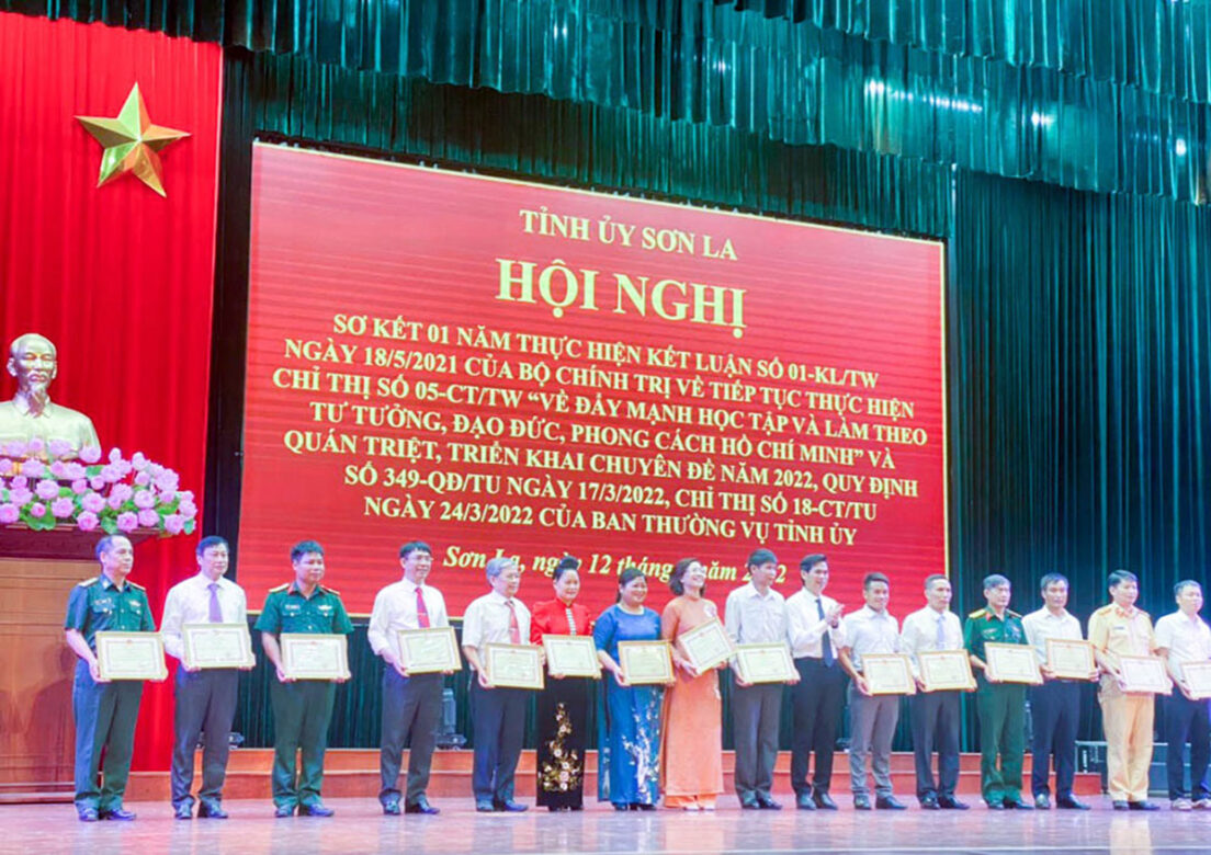 Chi bộ Khoa Khoa học Tự nhiên – Công nghệ đẩy mạnh việc “Học tập và làm theo tư tưởng đạo đức, phong cách Hồ Chí Minh”