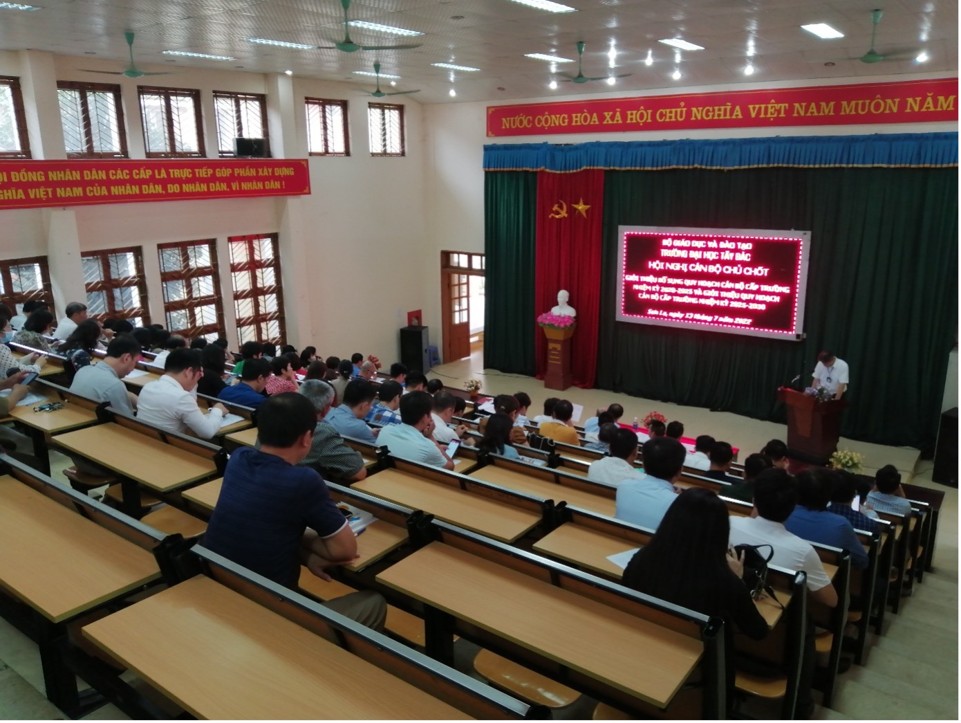 Trường Đại học Tây Bắc tổ chức Hội nghị cán bộ chủ chốt lấy ý kiến phát hiện, giới thiệu nhân sự quy hoạch cấp Trường