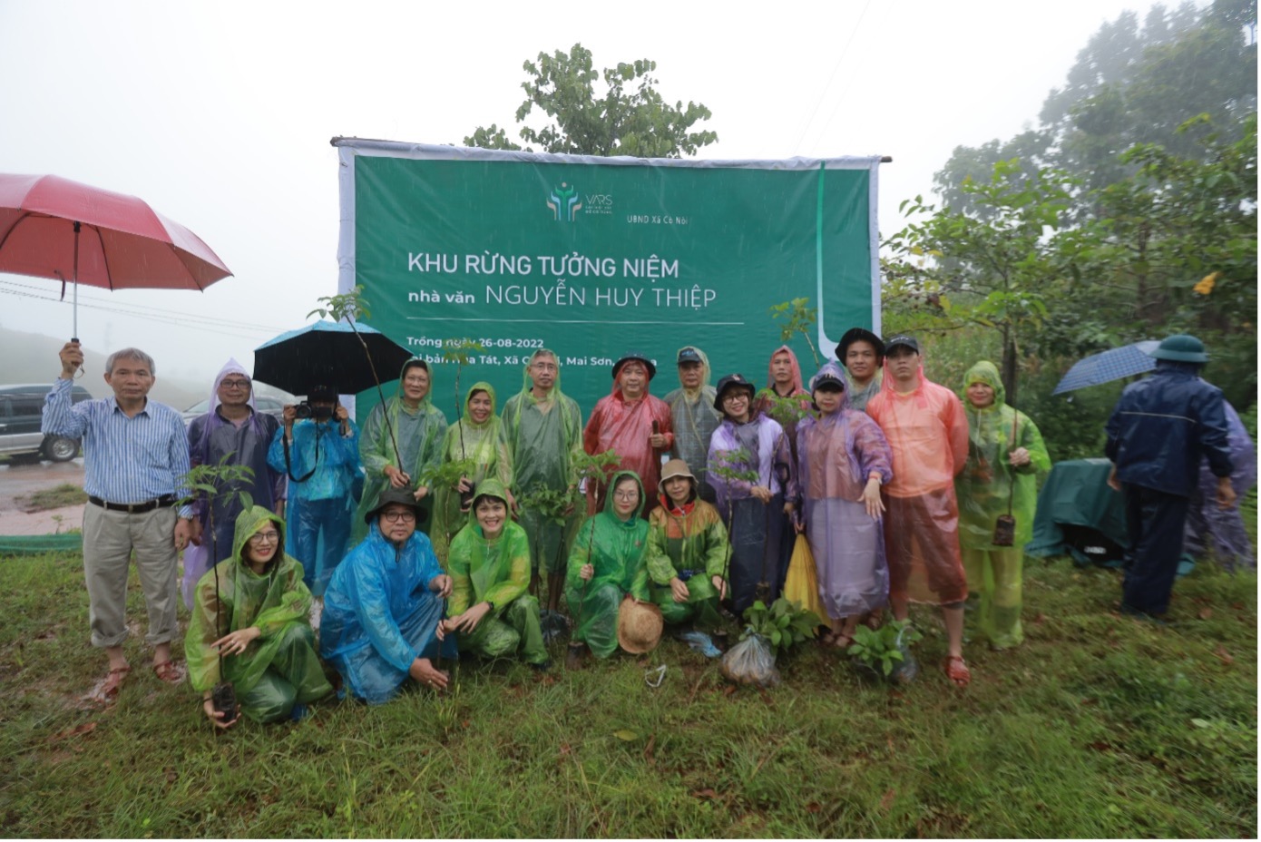 Giảng viên Khoa Khoa học Xã hội kết nối và đồng hành cùng dự án “Rừng tưởng niệm Nhà văn Nguyễn Huy Thiệp” tại Mai Sơn