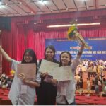 Giảng viên Trường Đại học Tây Bắc hướng dẫn học sinh Trường TH, THCS & THPT Chu Văn An tham gia Cuộc thi Khoa học Kĩ thuật cấp Quốc gia năm 2023