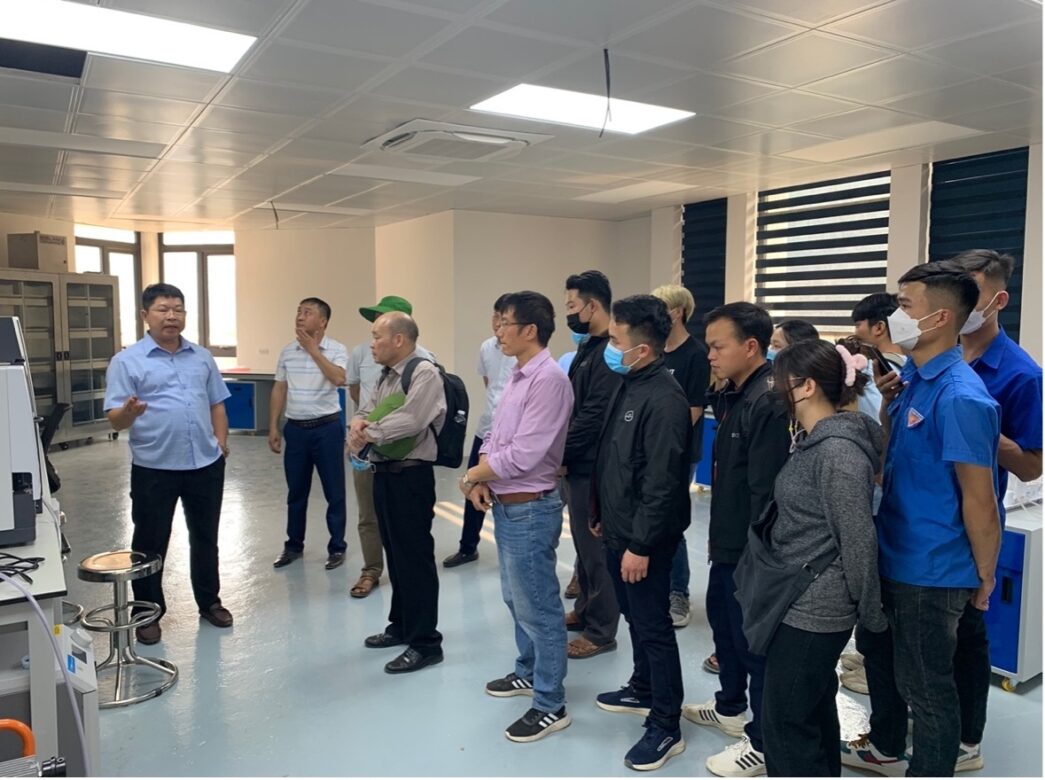 Đoàn cán bộ, giảng viên, sinh viên Trường Đại học Tây Bắc đi thực tế tại Công ty Cổ phần phân bón Sông Lam Tây Bắc