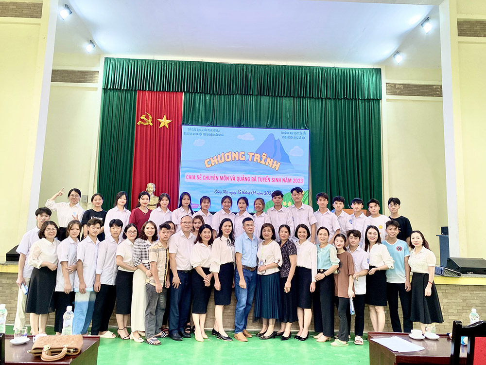 Khoa Khoa học Xã hội chia sẻ chuyên môn và tư vấn hướng nghiệp tại Trường PTDT Nội trú THCS & THPT Sông Mã