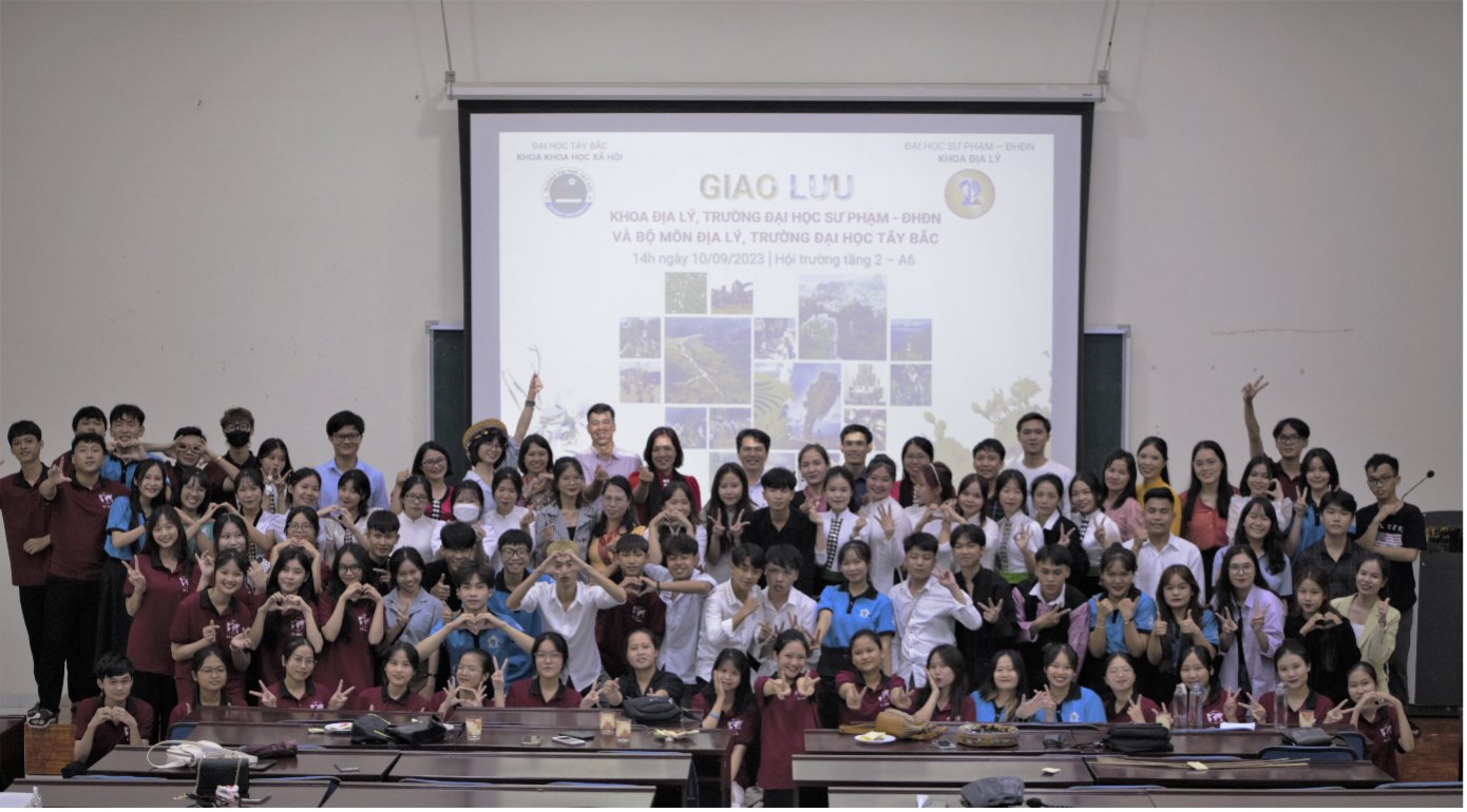 Giảng viên và sinh viên Bộ môn Địa lí tham gia giao lưu, chia sẻ chuyên môn và kết nối cộng đồng tại Trường Đại học Sư phạm Đà Nẵng
