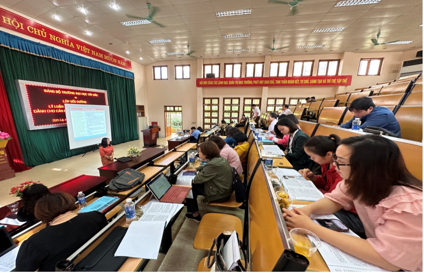 Lớp Bồi dưỡng lý luận chính trị và nghiệp vụ dành cho cán bộ Công đoàn cơ sở năm 2023