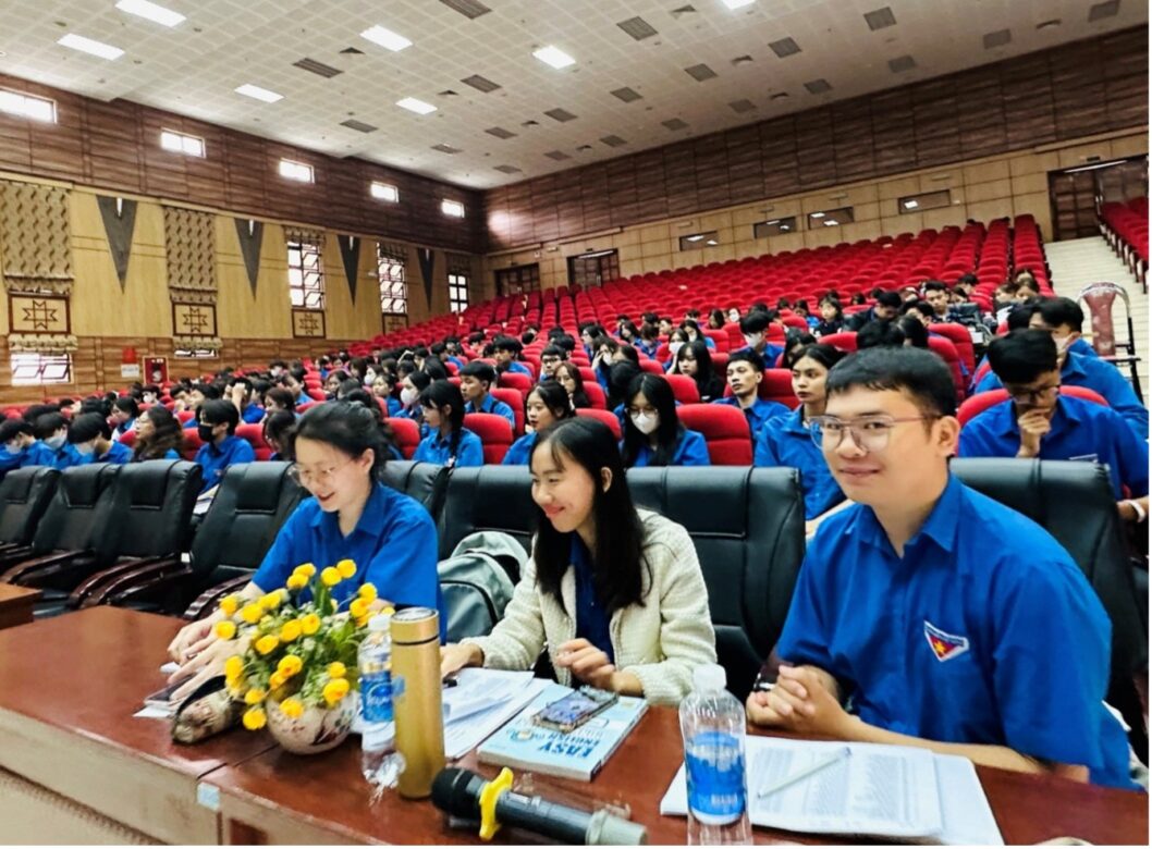 Trường Đại học Tây Bắc triển khai tổ chức Lớp bồi dưỡng lý luận chính trị cho cán bộ đoàn cơ sở năm 2023