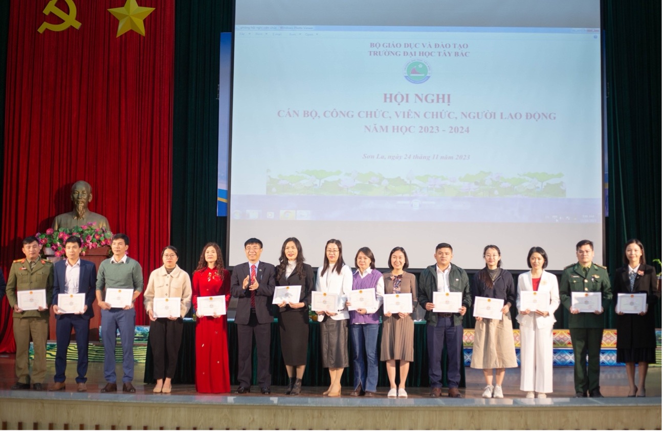 Hội nghị cán bộ, công chức, viên chức và người lao động Trường Đại học Tây Bắc năm học 2023 - 2024 thành công tốt đẹp