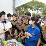 Trường Đại học Tây Bắc tham gia Ngày hội tư vấn hướng nghiệp, việc làm cho thanh niên dân tộc thiểu số năm 2023 tại huyện Thuận Châu, tỉnh Sơn La