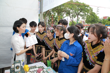 Trường Đại học Tây Bắc tham gia Ngày hội tư vấn hướng nghiệp, việc làm cho thanh niên dân tộc thiểu số năm 2023 tại huyện Thuận Châu, tỉnh Sơn La