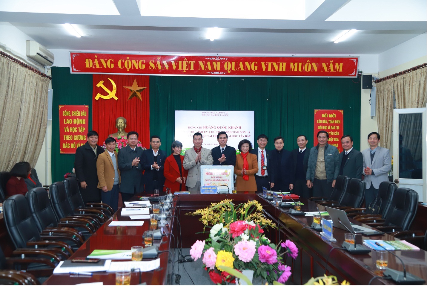 Đồng chí Hoàng Quốc Khánh - Phó Bí thư Tỉnh ủy, Chủ tịch UBND tỉnh Sơn La thăm và làm việc với Trường Đại học Tây Bắc