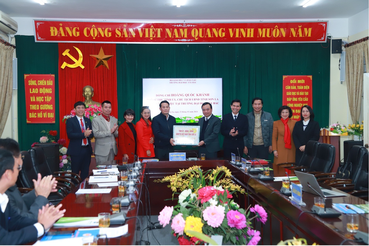 Đồng chí Hoàng Quốc Khánh - Phó Bí thư Tỉnh ủy, Chủ tịch UBND tỉnh Sơn La thăm và làm việc với Trường Đại học Tây Bắc