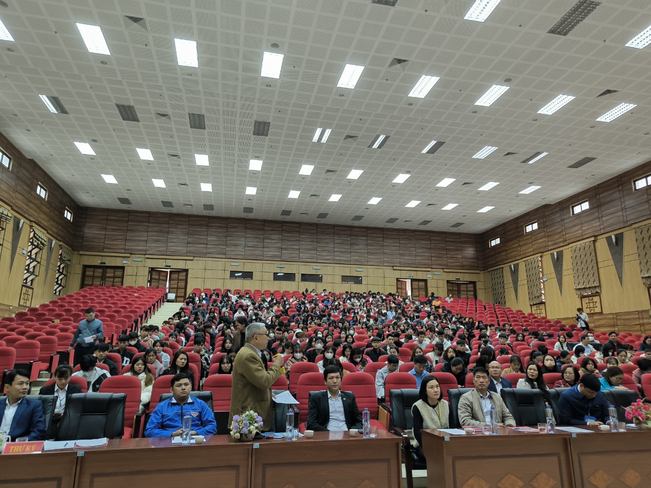 Trường Đại học Tây Bắc tổ chức Hội nghị gặp gỡ, đối thoại giữa Hiệu trưởng với sinh viên năm học 2023 - 2024