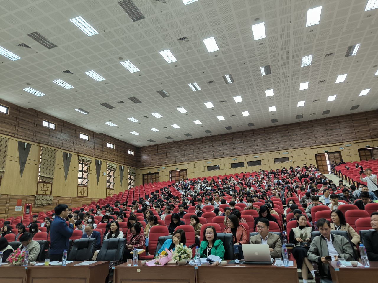Trường Đại học Tây Bắc tổ chức Hội nghị gặp gỡ, đối thoại giữa Hiệu trưởng với sinh viên năm học 2023 - 2024