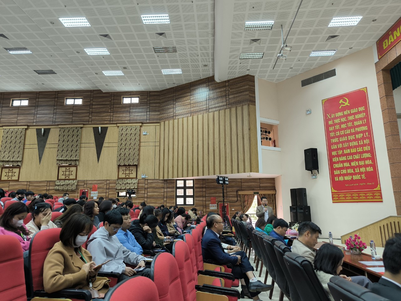 Trường Đại học Tây Bắc tổ chức Hội nghị gặp gỡ, đối thoại giữa Hiệu trưởng với sinh viên năm học 2023 - 2024