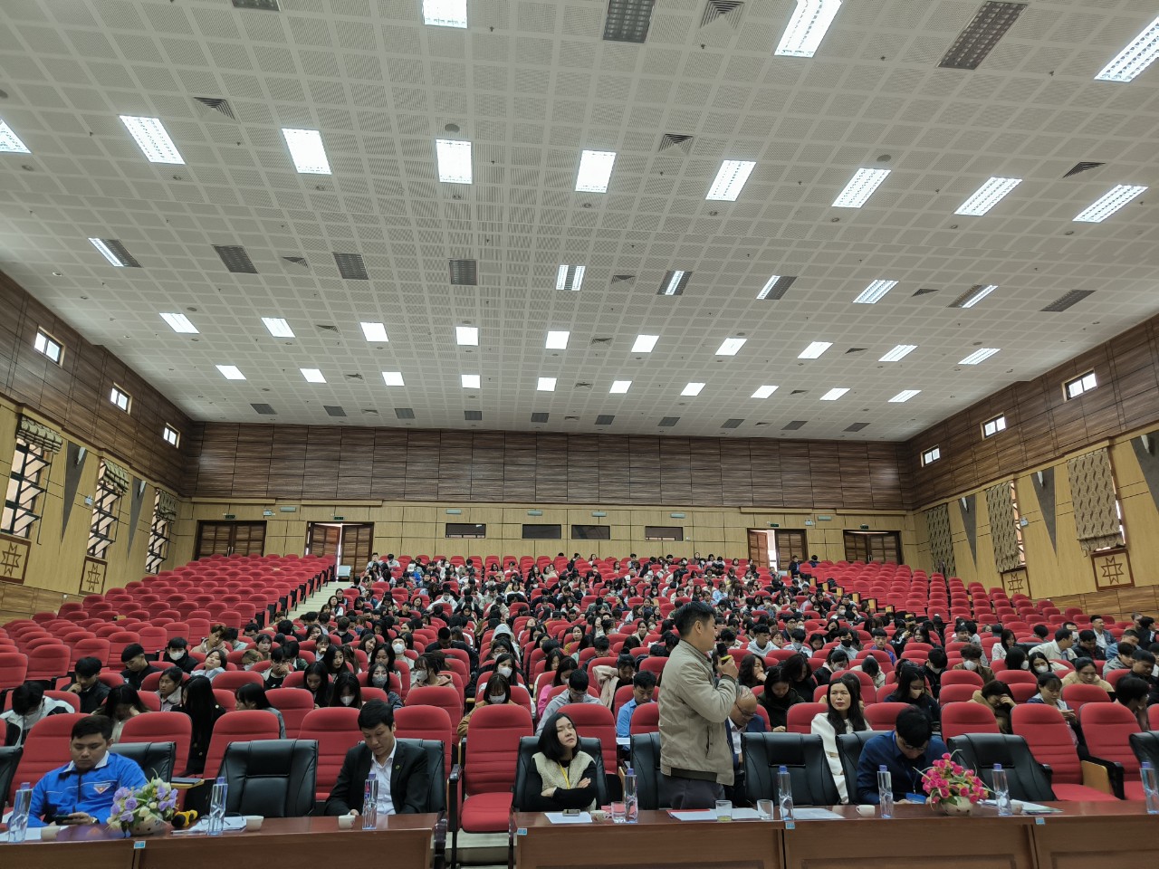 Trường Đại học Tây Bắc tổ chức Hội nghị gặp gỡ, đối thoại giữa Hiệu trưởng với sinh viên năm học 2023 - 2024
