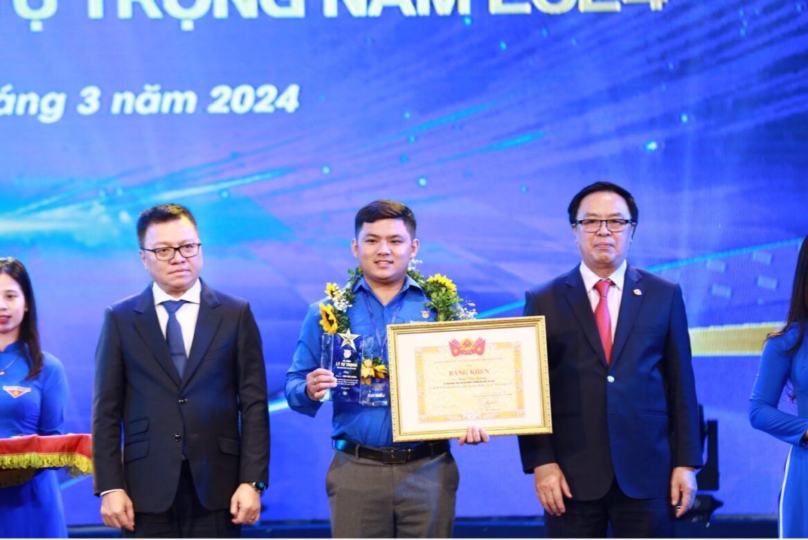 Bí thư Đoàn TNCS Hồ Chí Minh Trường Đại học Tây Bắc vinh dự được nhận Giải thưởng Lý Tự Trọng năm 2024