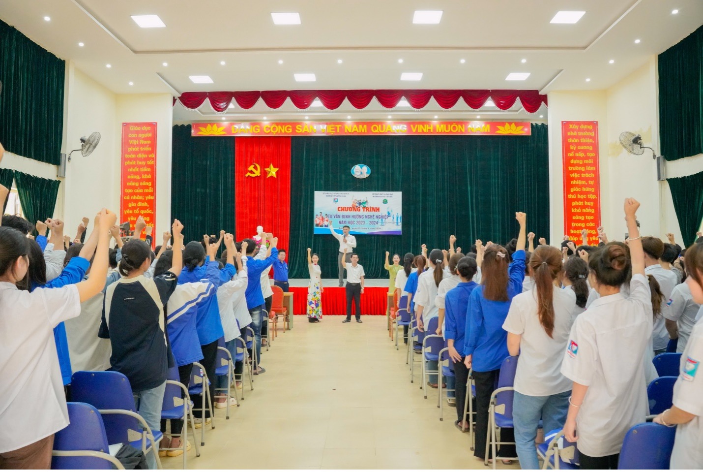 Đoàn công tác số 1 Trường Đại học Tây Bắc tổ chức Chương trình tư vấn, hướng nghiệp cho học sinh THPT trên địa bàn tỉnh Sơn La năm 2024
