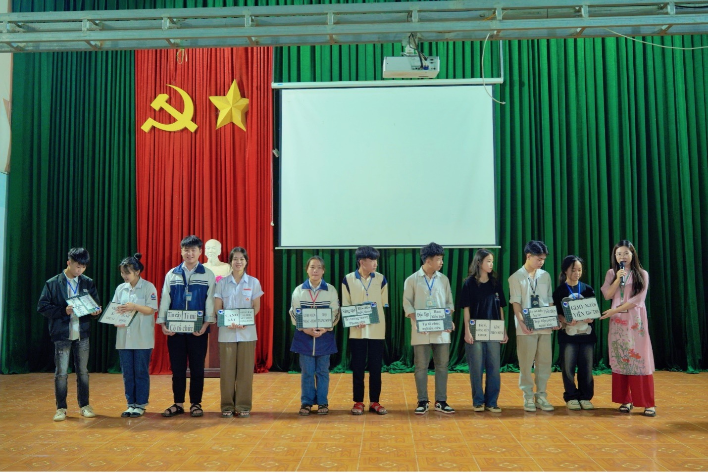 Đoàn công tác số 1 Trường Đại học Tây Bắc tổ chức Chương trình tư vấn, hướng nghiệp cho học sinh THPT trên địa bàn tỉnh Sơn La năm 2024
