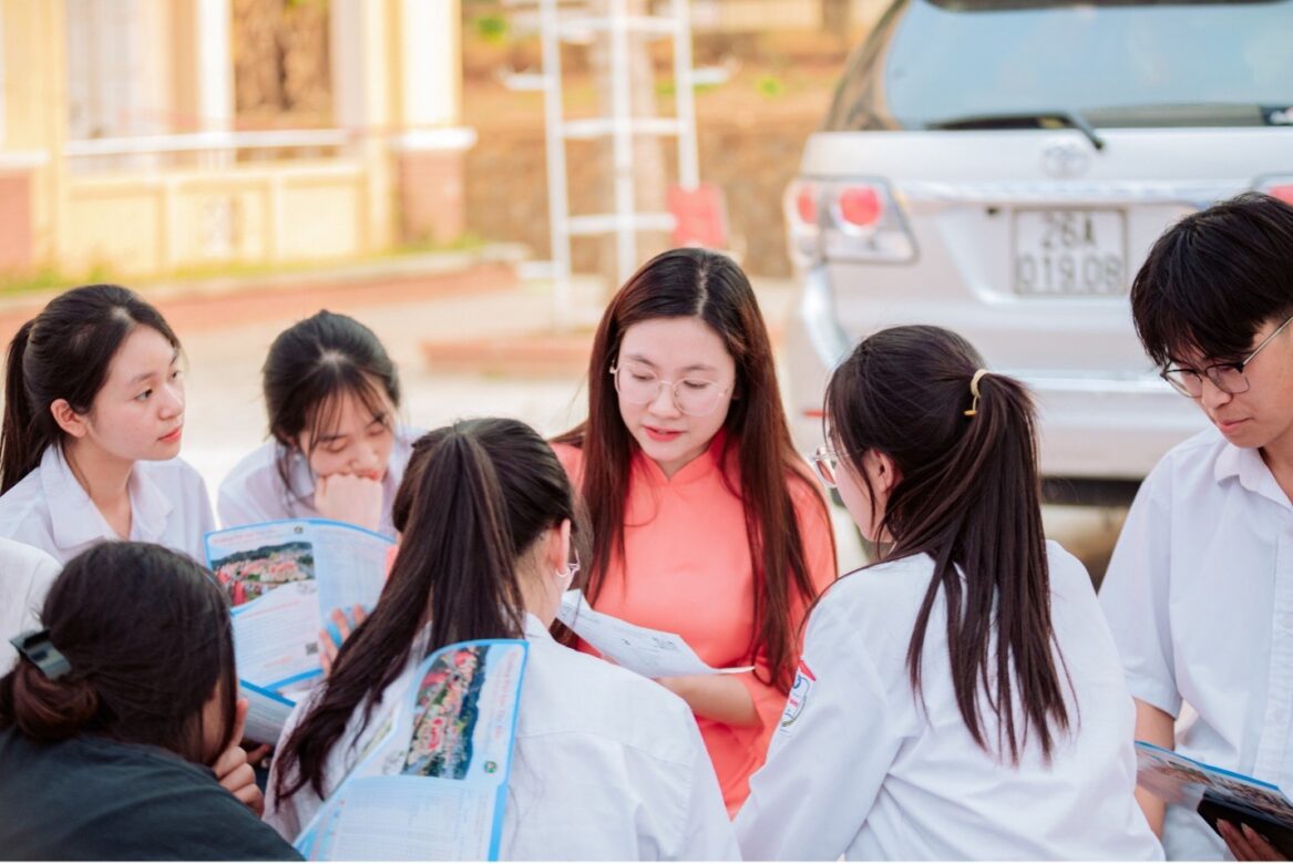 Đoàn công tác số 1 Trường Đại học Tây Bắc tổ chức Chương trình tư vấn, hướng nghiệp cho học sinh THPT trên địa bàn tỉnh Sơn La năm 2024