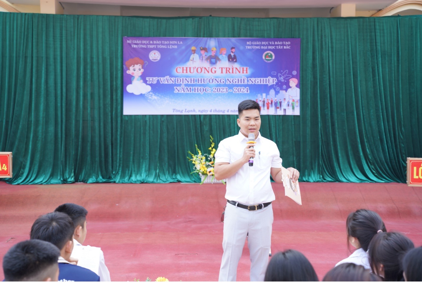 Đoàn công tác số 1 Trường Đại học Tây Bắc tổ chức Chương trình tư vấn, hướng nghiệp cho học sinh THPT trên địa bàn tỉnh Sơn La năm 2024