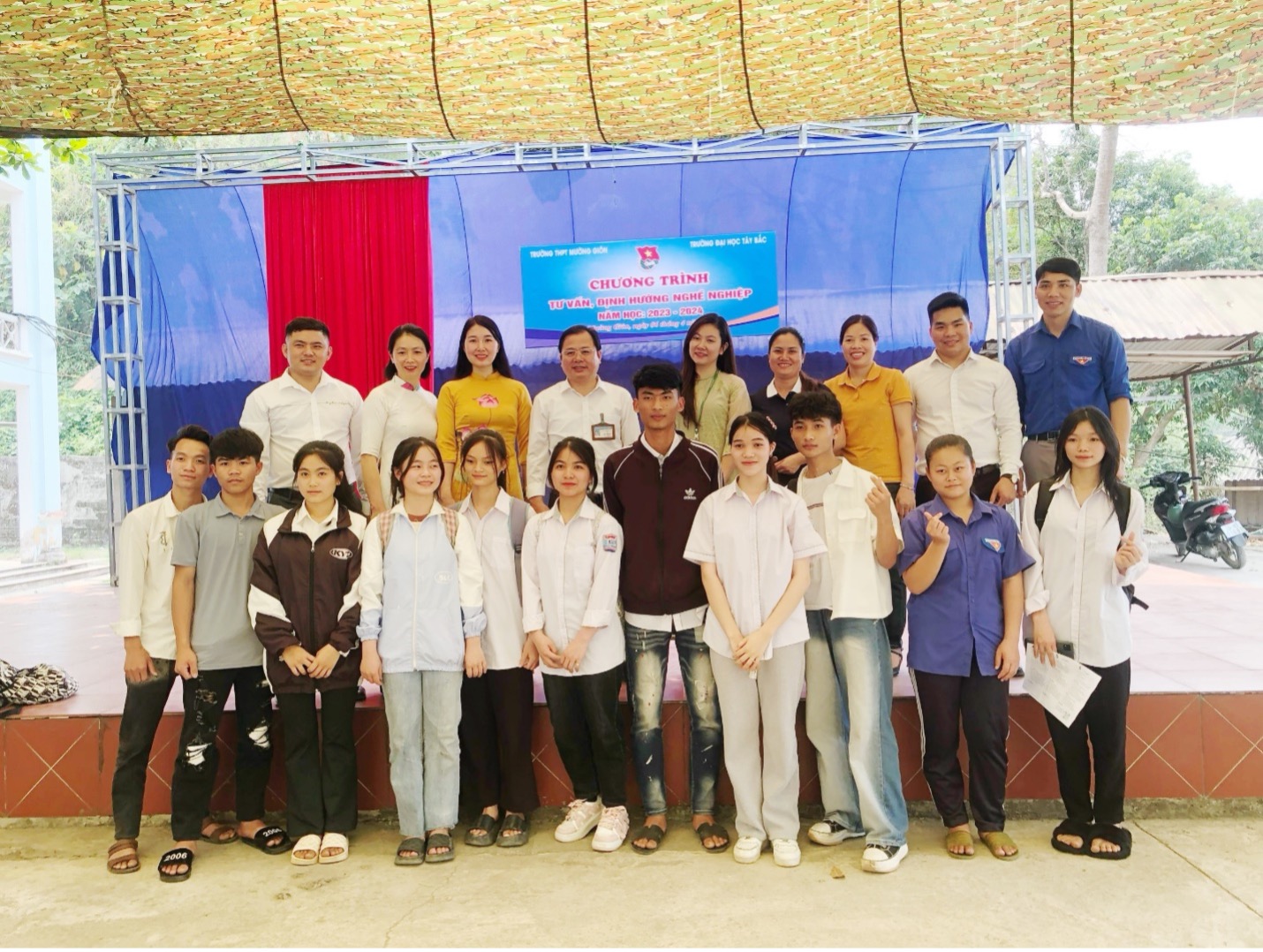 Đoàn công tác số 1 Trường Đại học Tây Bắc tổ chức Chương trình tư vấn, hướng nghiệp cho học sinh THPT trên địa bàn tỉnh Sơn La năm 2024