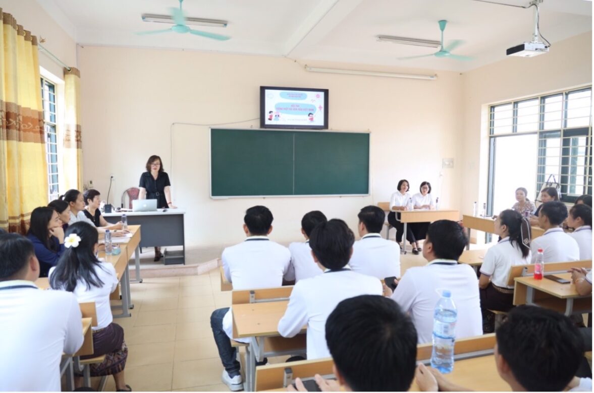 Ngoại khóa “Tiếng Việt và giao lưu văn hóa Việt Nam – Lào” dành cho lưu học sinh hệ Dự bị tiếng Việt năm học 2023-2024                                                       Người viết: TS. Trần Thị Lan Anh Thực hiện Kế hoạch năm học 2023-2024 của Khoa Kho